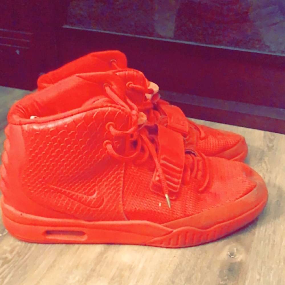 Nike Air Yezzy 2 “Red October’ size 11m